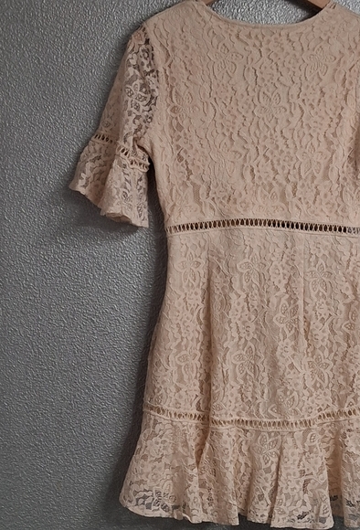 Lush Cream Lace Dress With Bell Sleeves Slze M - Picture 9 of 10